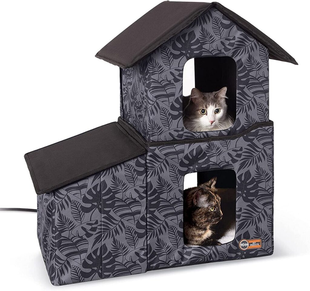 9 Best Heated Cat Houses To Keep Your Feline Warm (Indoor and Outdoor)
