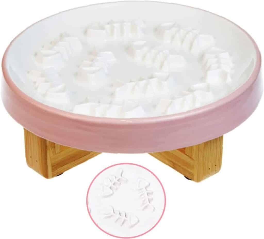 The 7 Best Slow Feeders For Cats (According To Pet Experts)